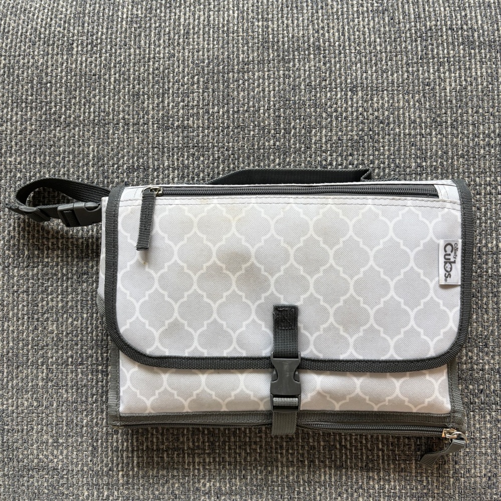 🍼 Comfy Cubs Portable Changing Pad – Baby Diaper Travel Mat with Storage